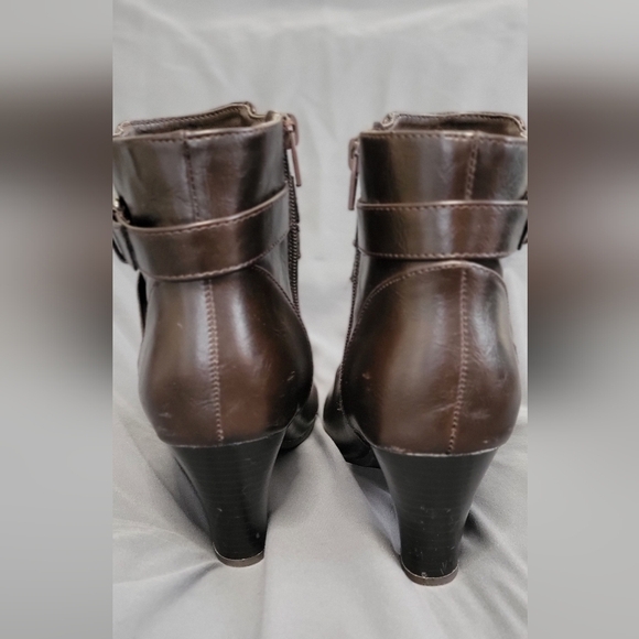 Lifestride Ankle Boots- Yoyo Faux Leather Zip Up Booties- Size 9M - Picture 7 of 7
